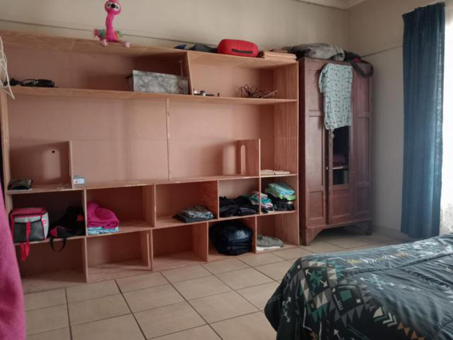 Main Bedroom of property in Roosheuwel