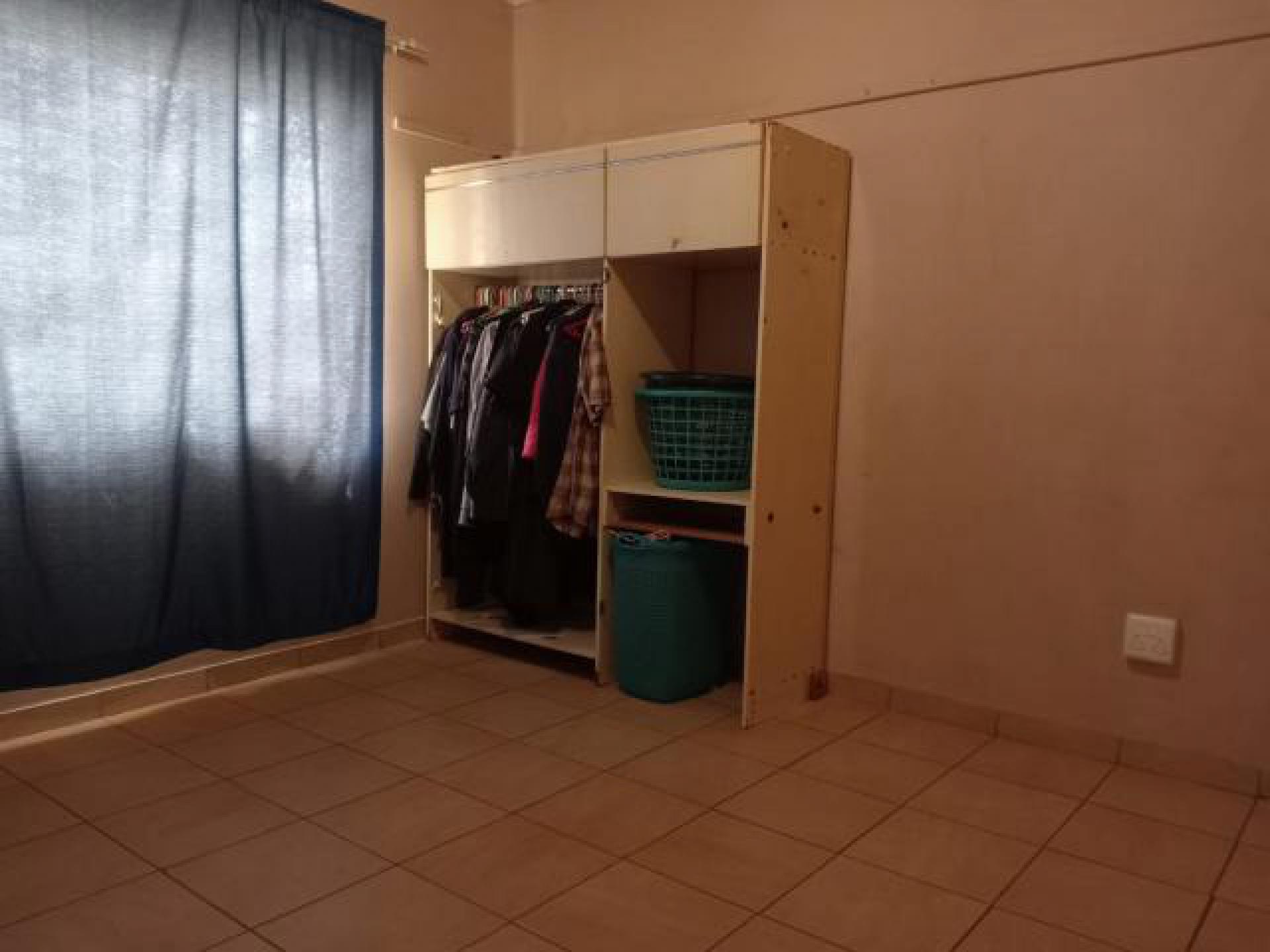 Main Bedroom of property in Roosheuwel