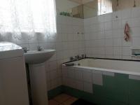 Bathroom 1 of property in Roosheuwel