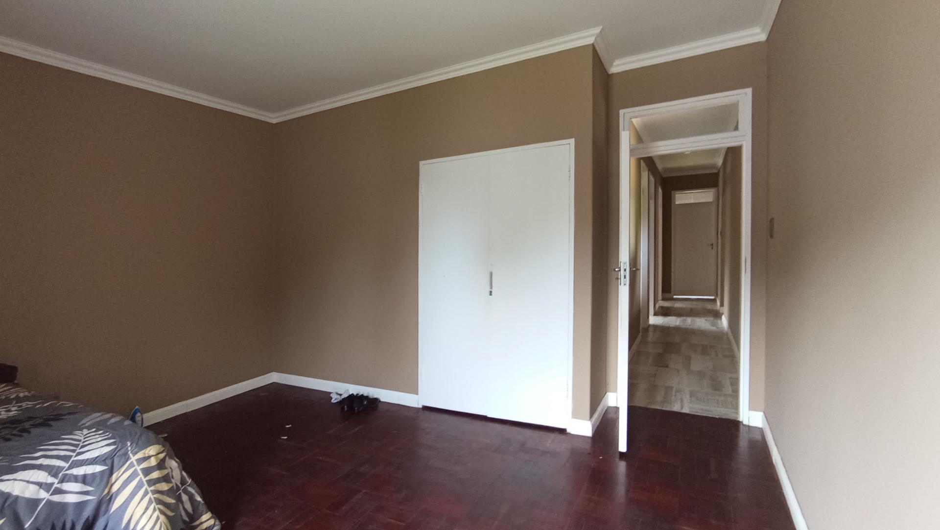 Bed Room 1 - 19 square meters of property in Blairgowrie