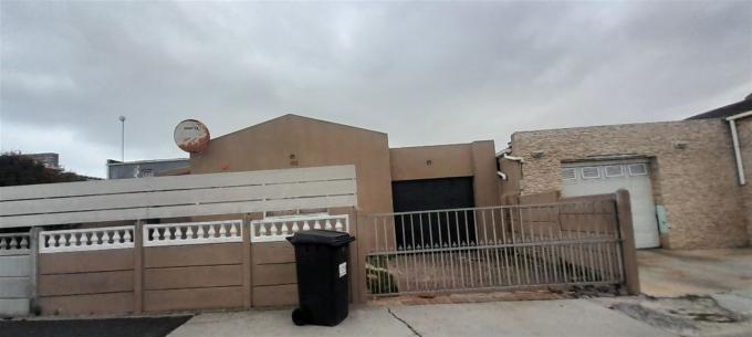 Standard Bank SIE Sale In Execution House for Sale in Mitchells Plain - MR604120