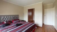 Main Bedroom - 16 square meters of property in Honeydew Manor
