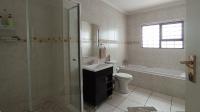 Bathroom 1 - 7 square meters of property in Honeydew Manor