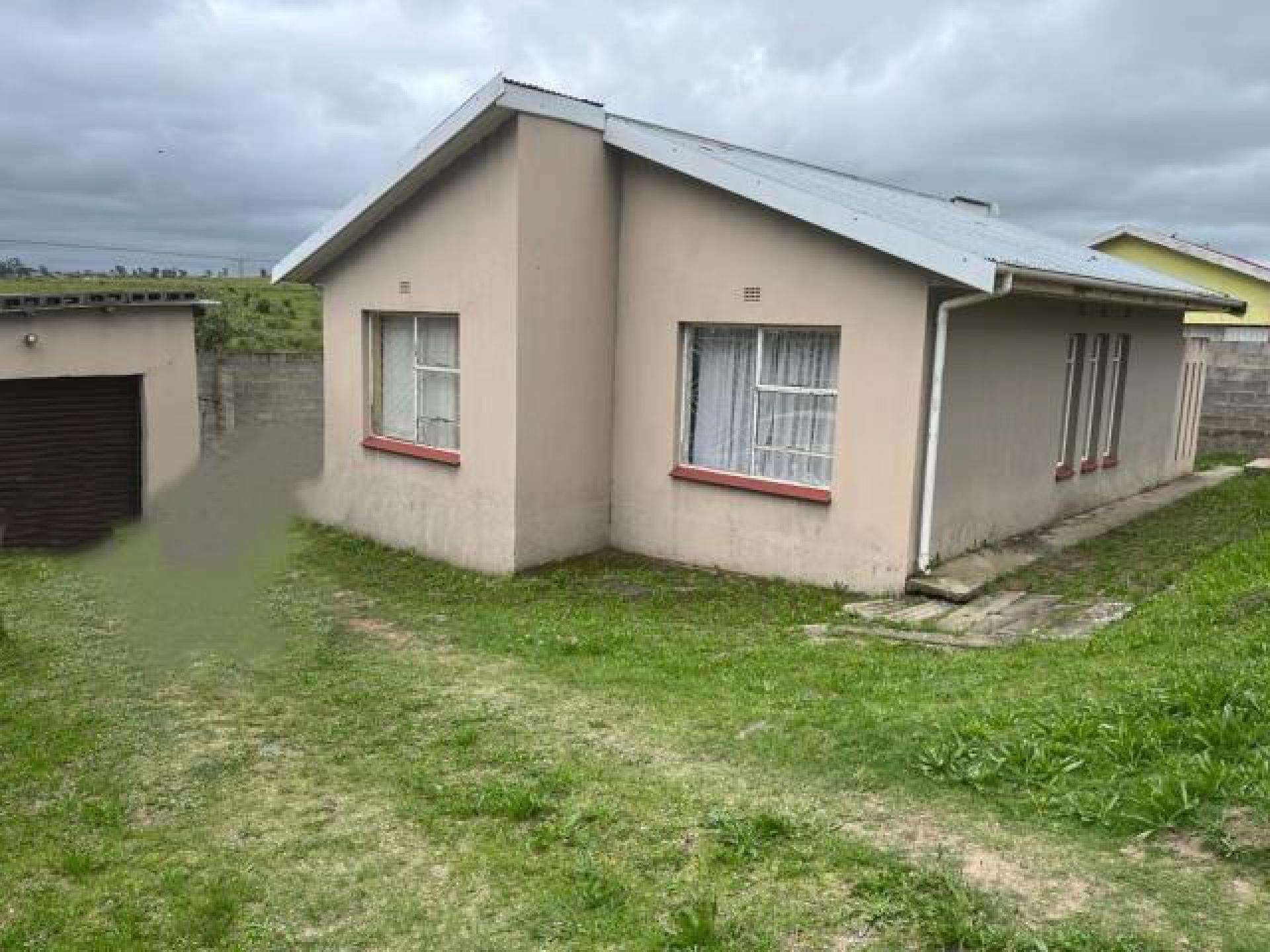 Front View of property in Phakamisa