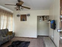 Lounges of property in Phakamisa