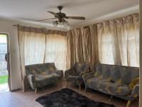 Lounges of property in Phakamisa