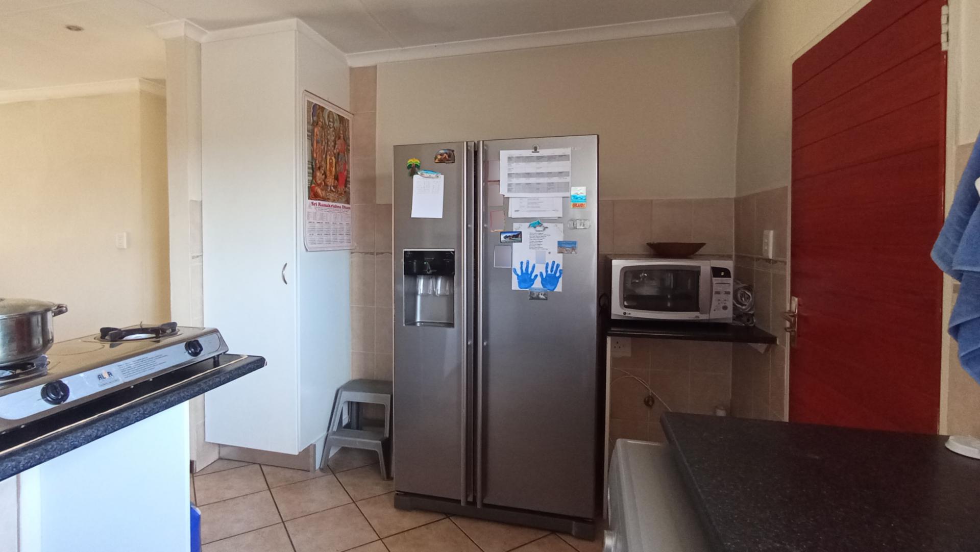 Kitchen - 15 square meters of property in Maroeladal