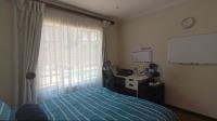 Bed Room 1 - 14 square meters of property in Maroeladal