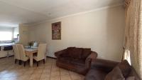 Lounges - 14 square meters of property in Maroeladal