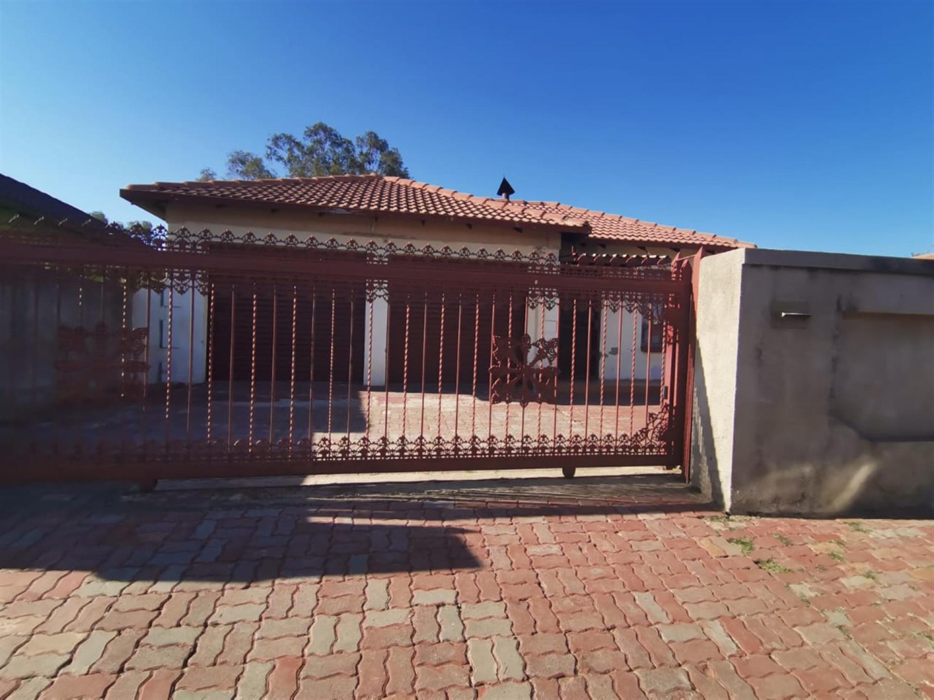 Front View of property in Payneville
