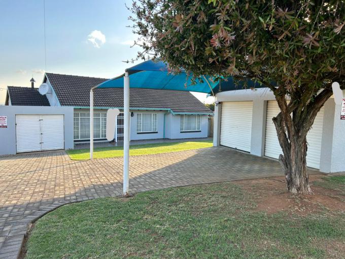 3 Bedroom Freehold Residence for Sale For Sale in Witpoortjie - MR604951