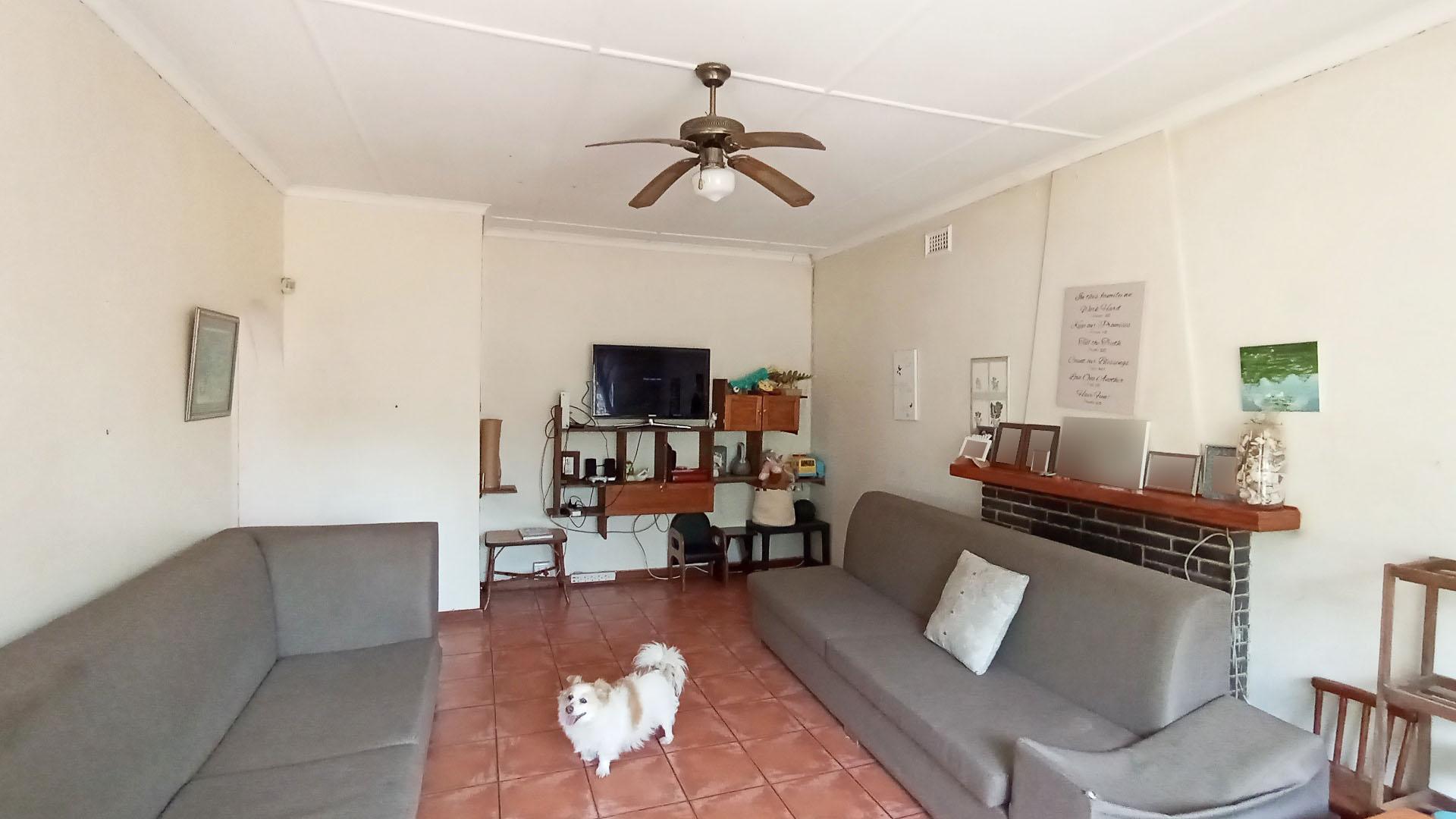 Lounges - 31 square meters of property in Pelham