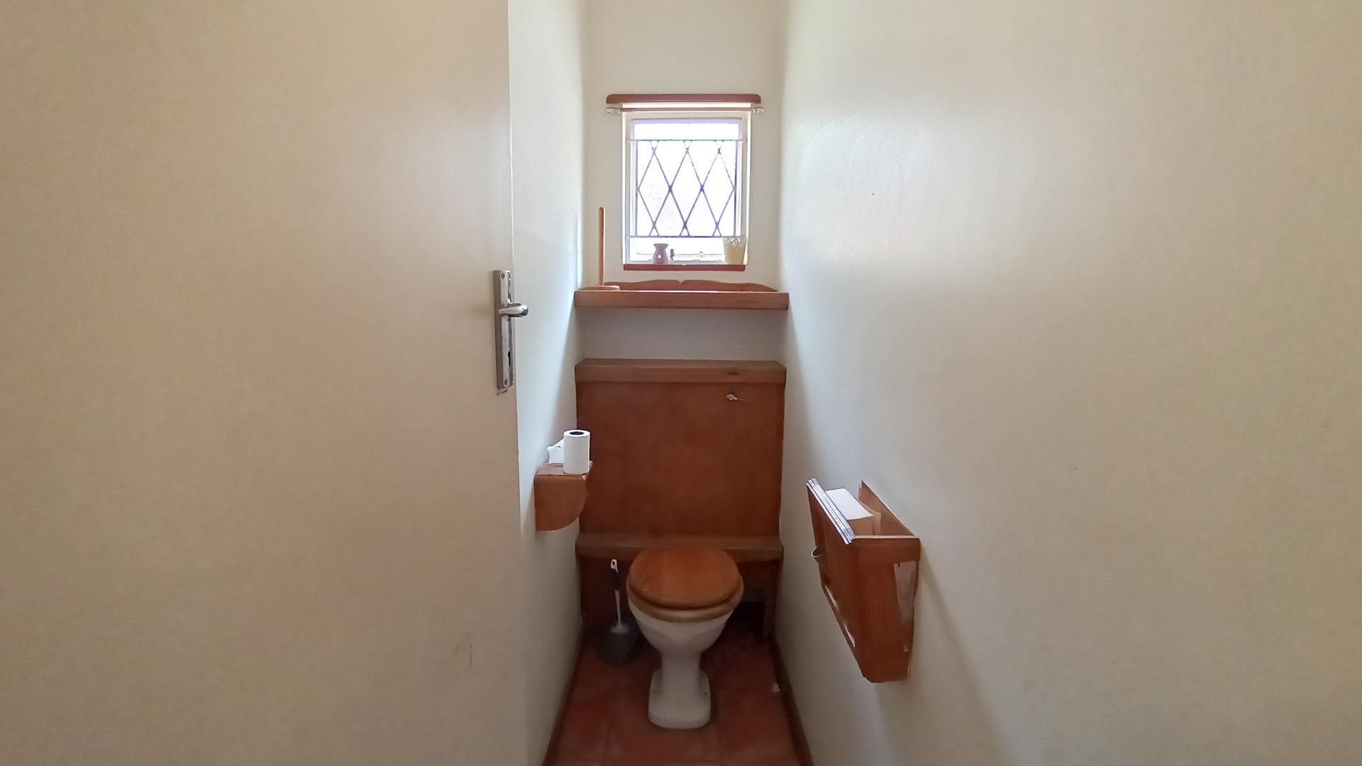 Bathroom 1 - 8 square meters of property in Pelham