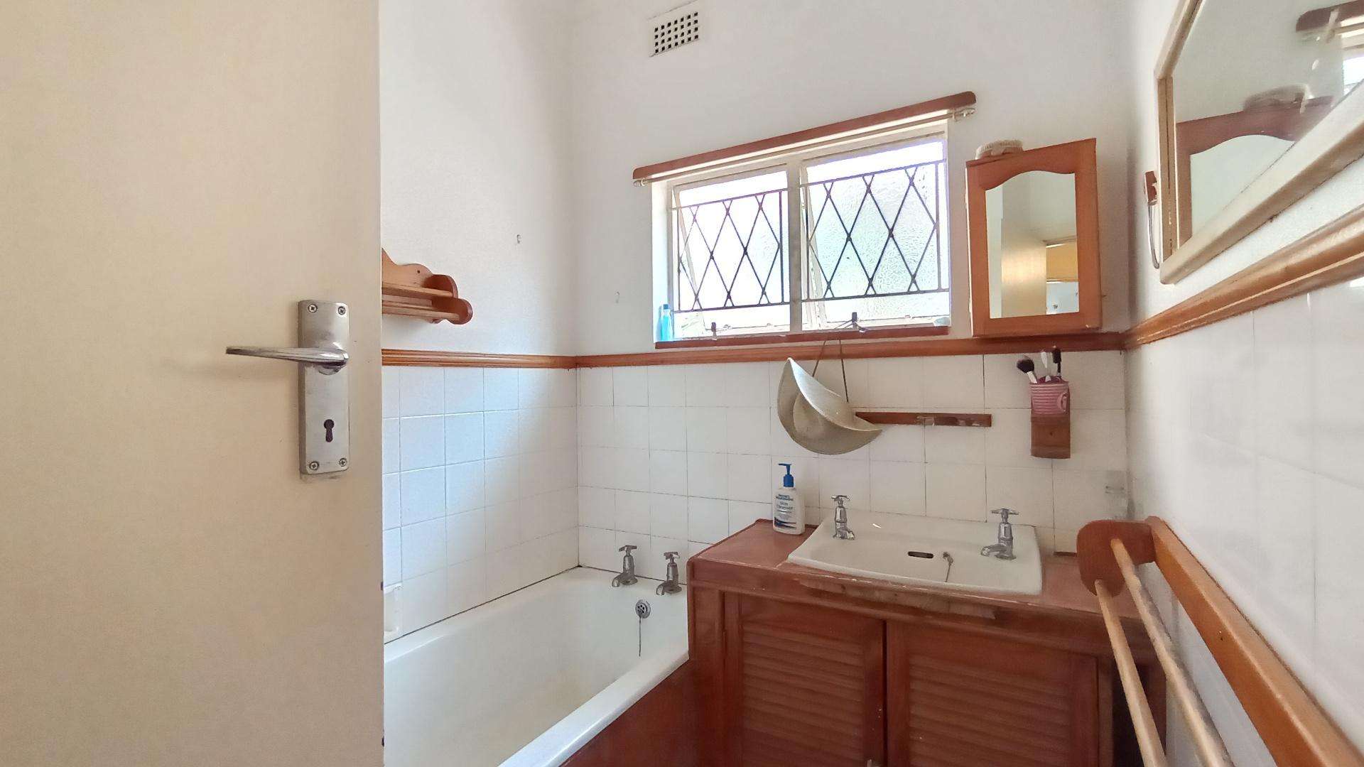 Bathroom 1 - 8 square meters of property in Pelham