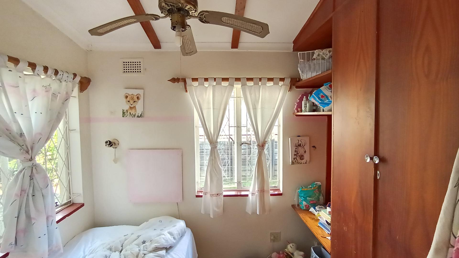 Bed Room 1 - 19 square meters of property in Pelham