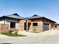 3 Bedroom 2 Bathroom Simplex for Sale for sale in Six Fountains Estate