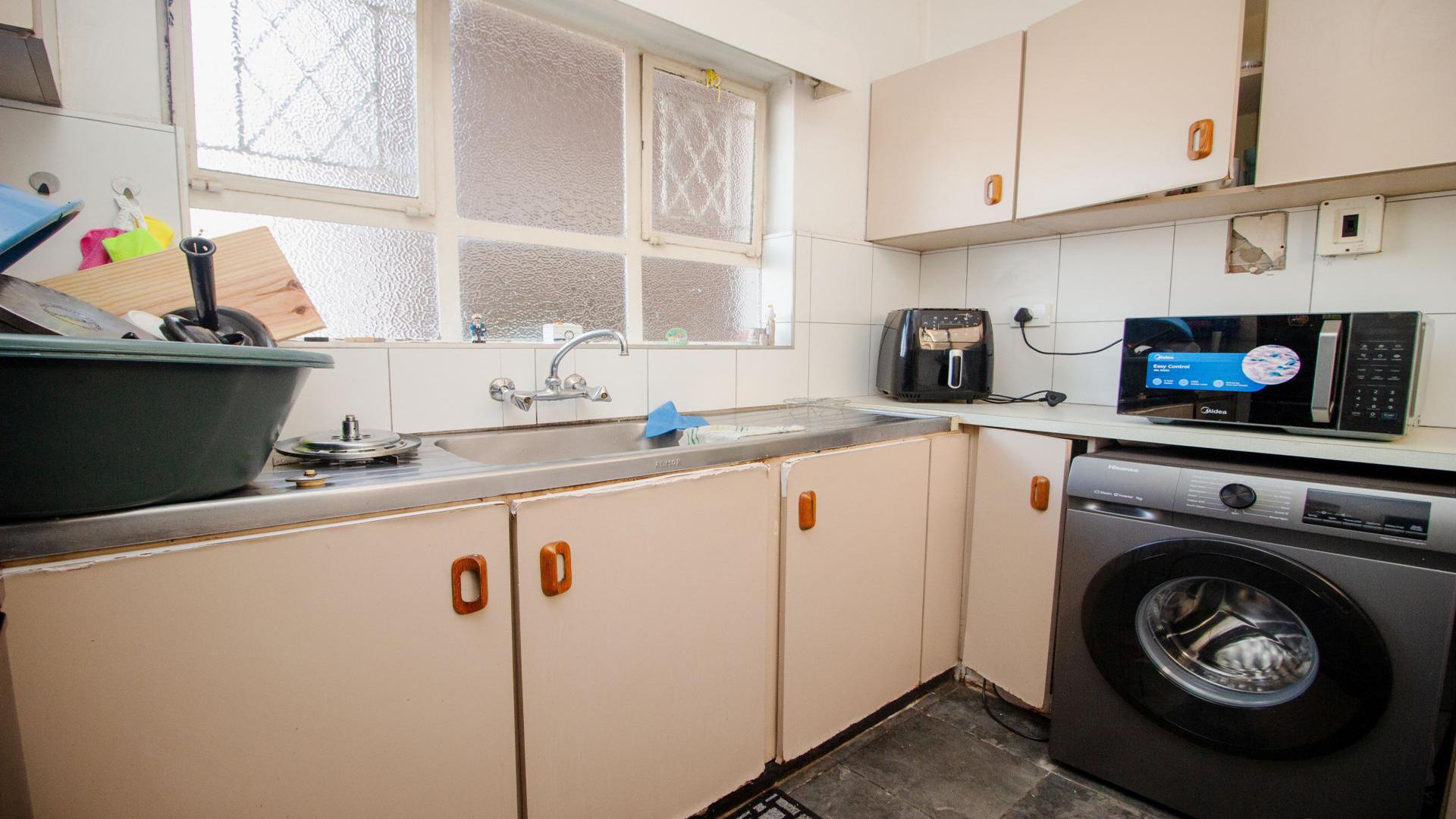 Kitchen - 8 square meters of property in Bulwer (Dbn)