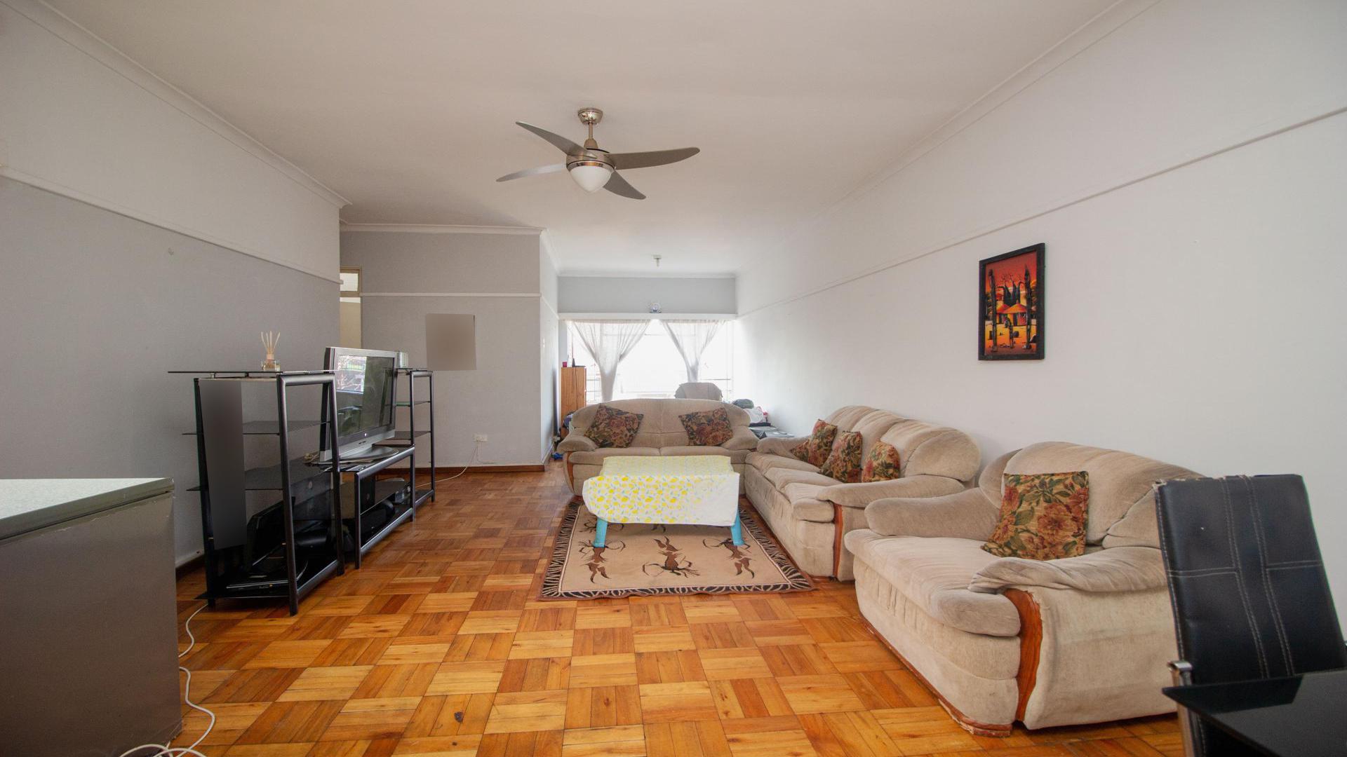 Lounges - 34 square meters of property in Bulwer (Dbn)