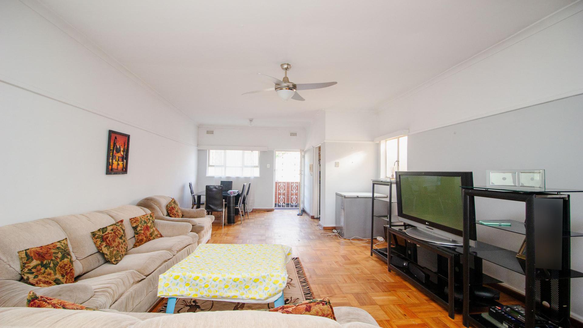 Lounges - 34 square meters of property in Bulwer (Dbn)