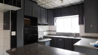 Kitchen - 11 square meters of property in Risecliff