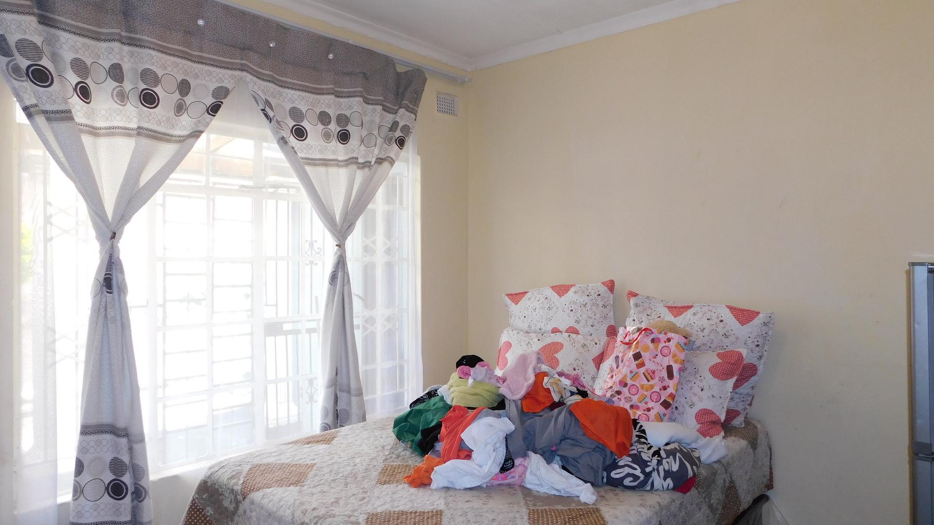 Bed Room 2 - 11 square meters of property in Edendale-KZN