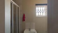 Main Bathroom - 3 square meters of property in Strubenvale