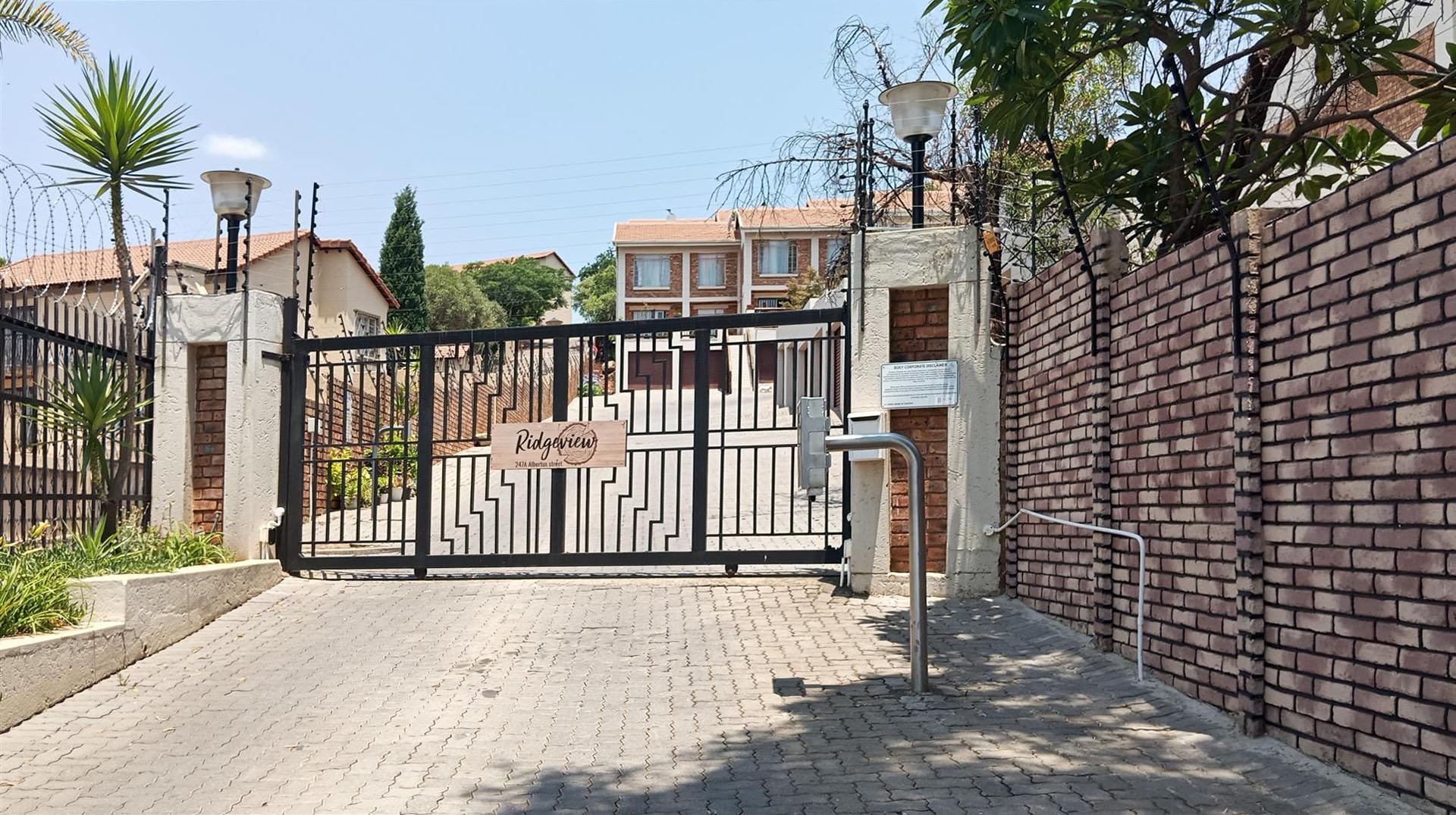 Front View of property in La Montagne