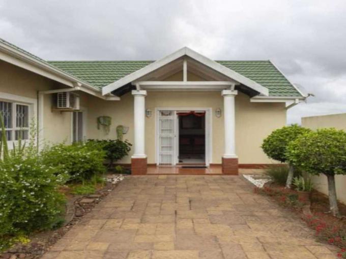 4 Bedroom House for Sale For Sale in Mount Edgecombe  - MR605009