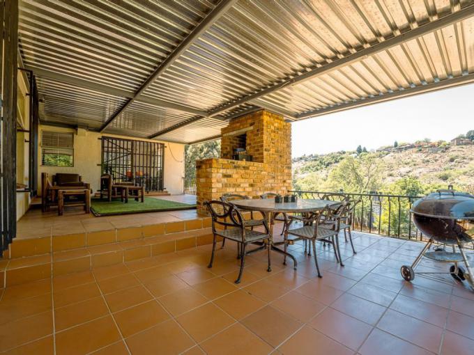 4 Bedroom House for Sale For Sale in Kloofendal - MR605045