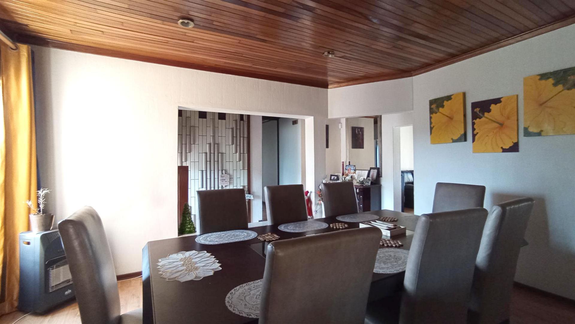 Dining Room - 22 square meters of property in Laudium