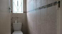 Bathroom 1 - 2 square meters of property in Mapleton