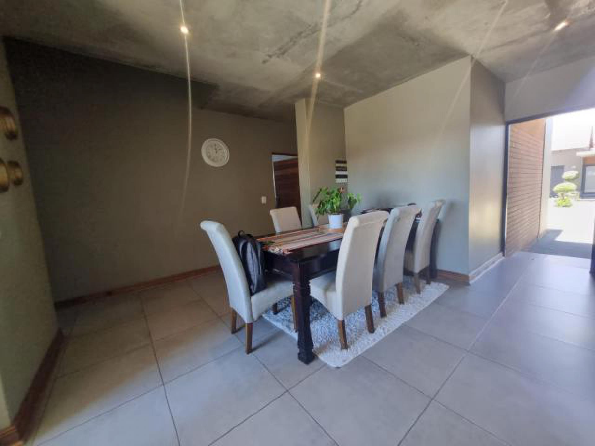 Dining Room of property in Bloemfontein