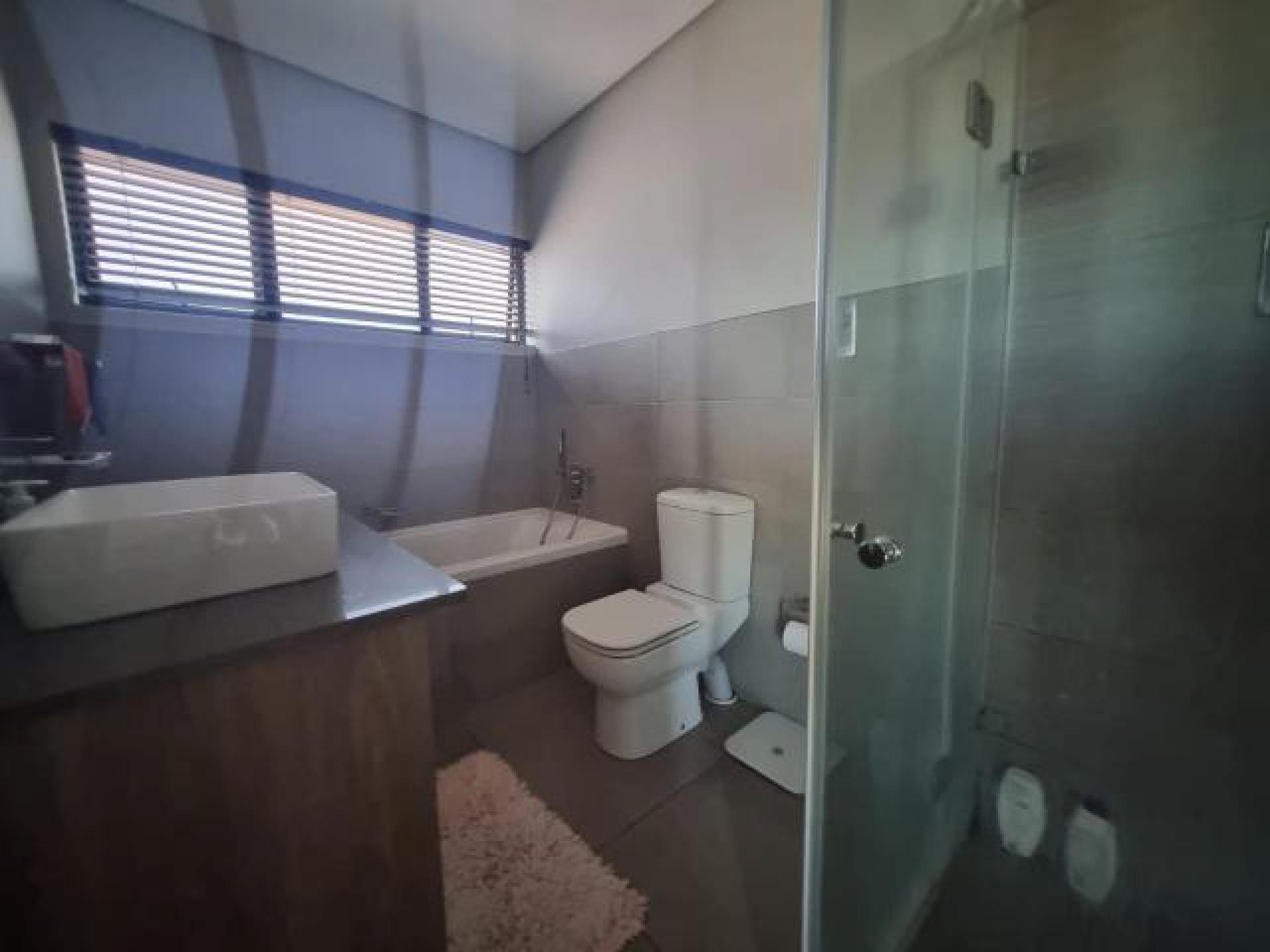 Bathroom 2 of property in Bloemfontein