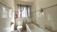 Bathroom 1 - 5 square meters of property in Willow Park Manor