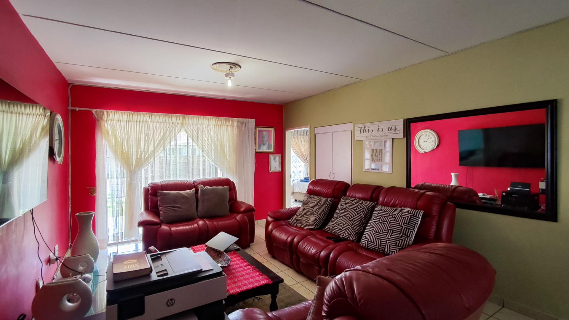 Lounges of property in Parkrand