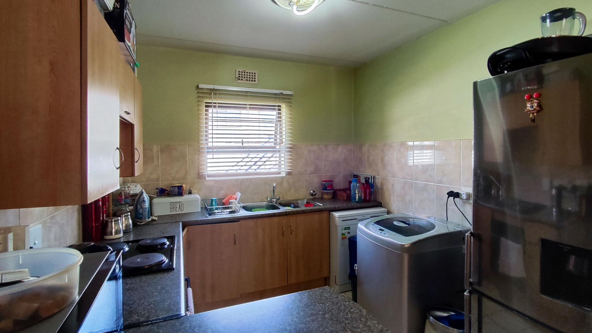 Kitchen - 14 square meters of property in Parkrand