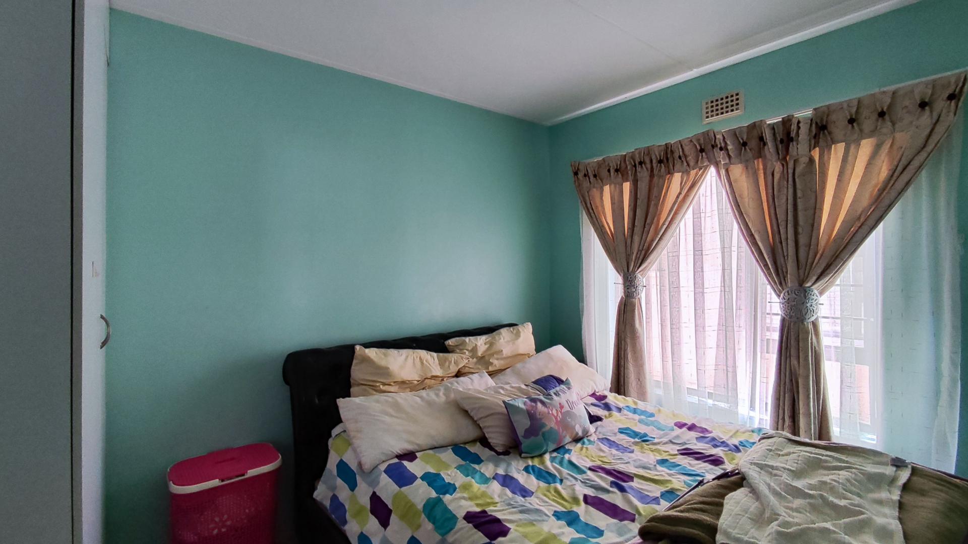 Bed Room 2 - 10 square meters of property in Parkrand