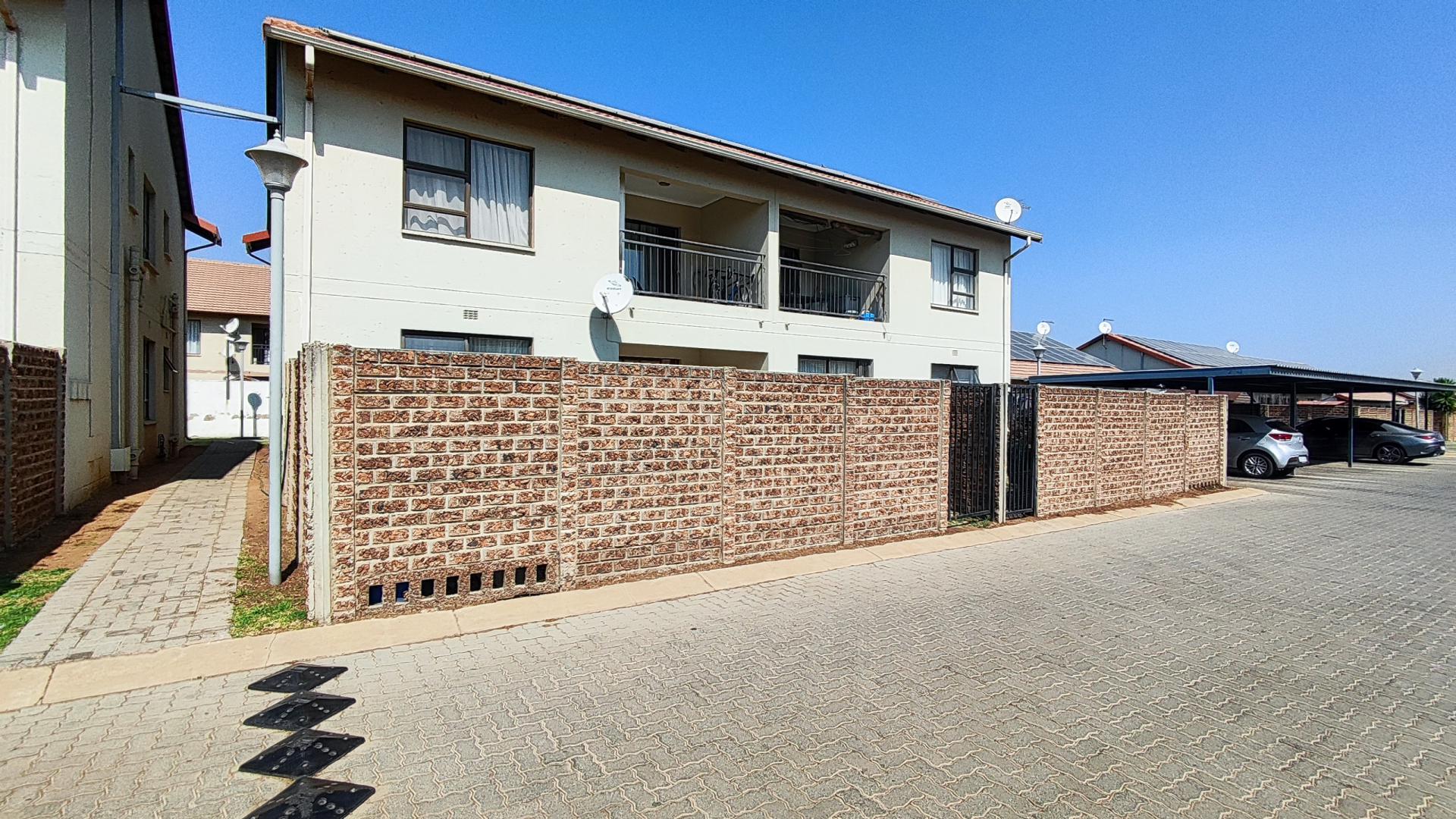 Front View of property in Parkrand