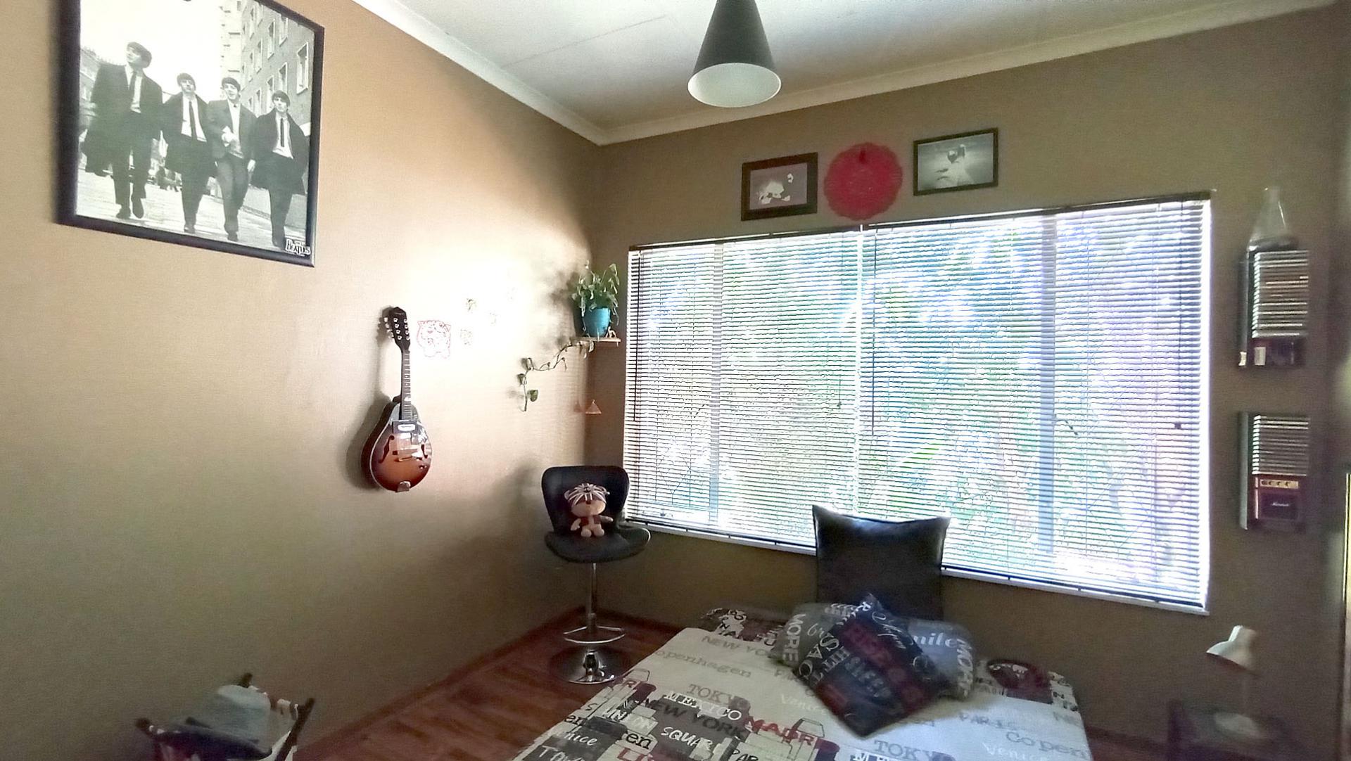 Bed Room 2 - 15 square meters of property in Dorandia