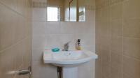 Guest Toilet - 4 square meters of property in Athlone Park
