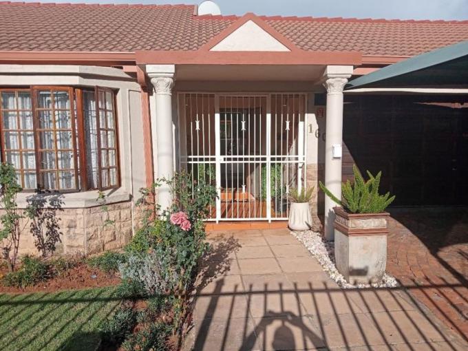 3 Bedroom House for Sale For Sale in Clubview MR605413 M