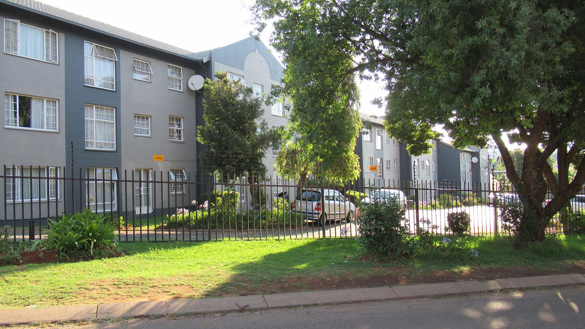 Front View of property in Weltevreden Park