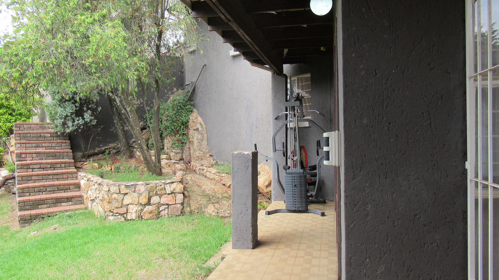 Patio - 26 square meters of property in Kloofendal