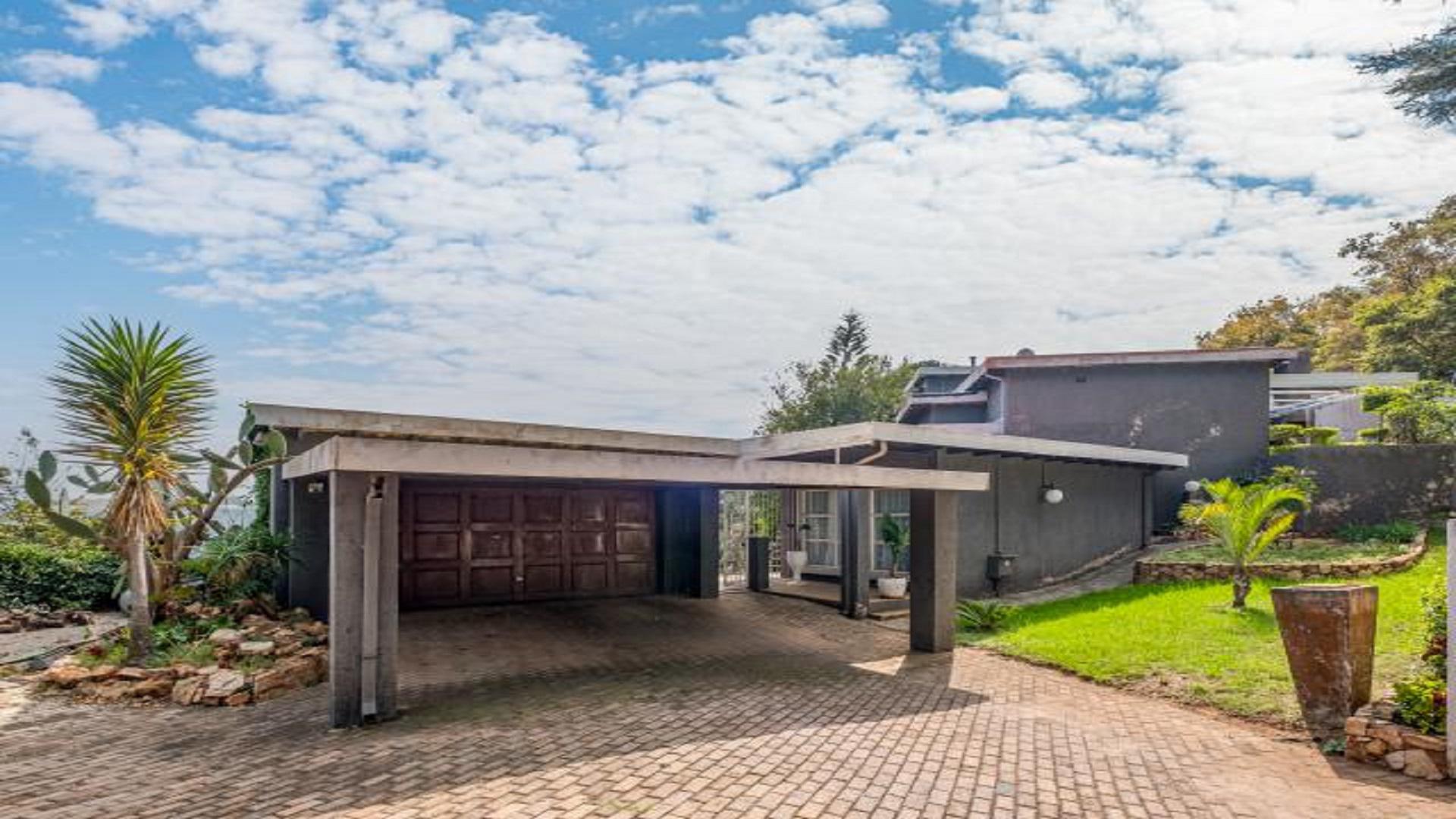 Front View of property in Kloofendal