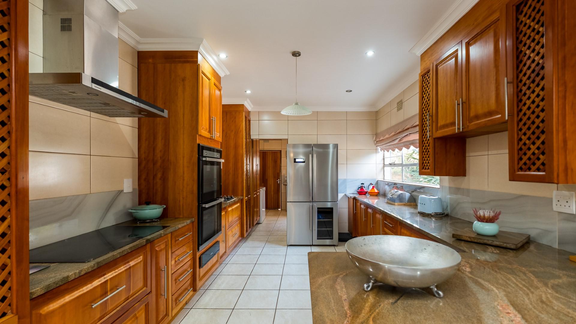 Kitchen - 16 square meters of property in Kloofendal
