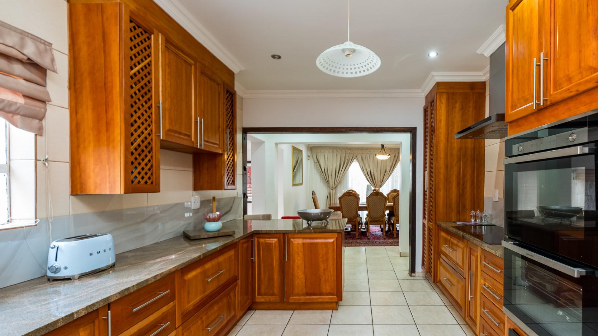 Kitchen - 16 square meters of property in Kloofendal