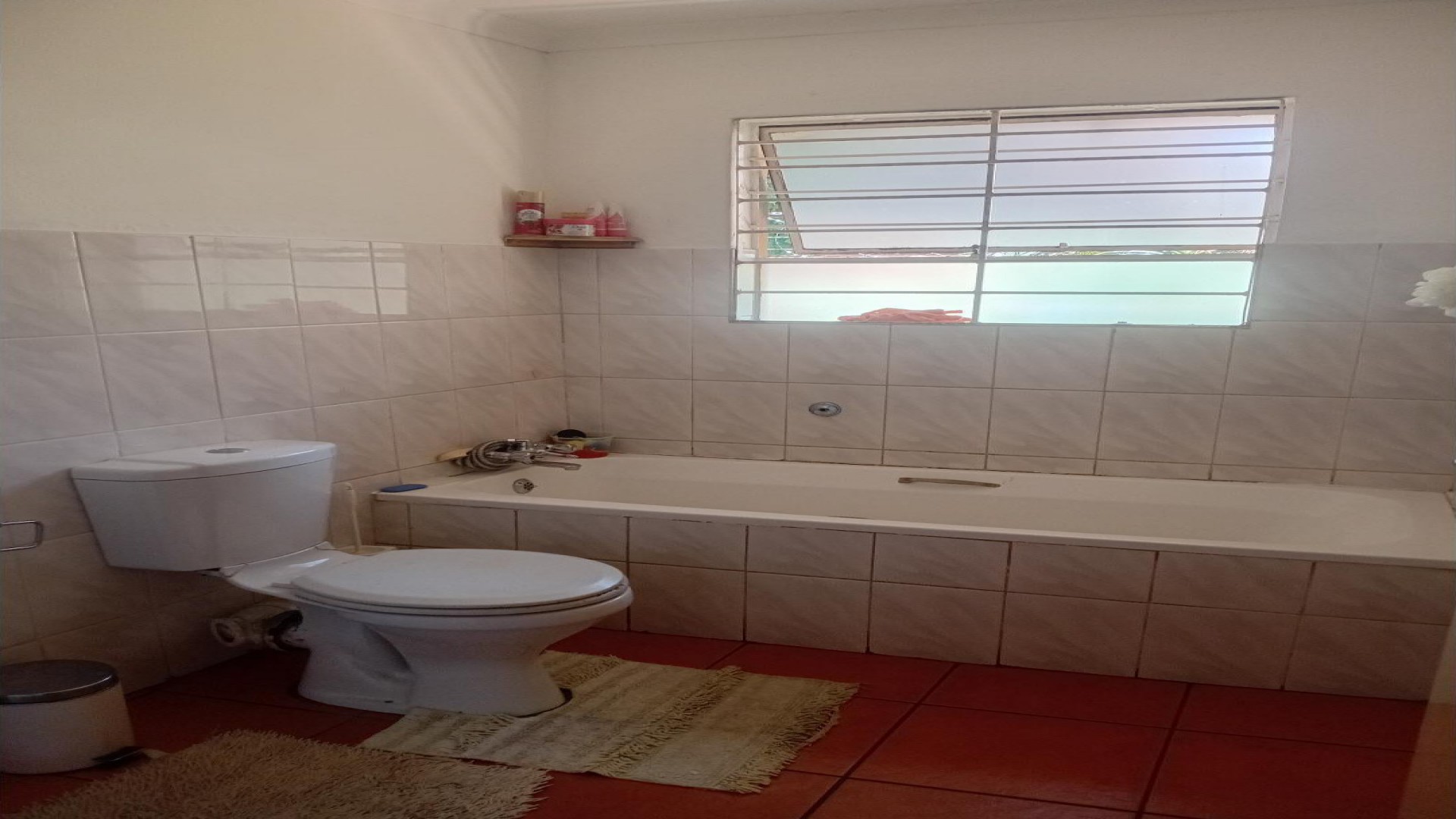 Bathroom 1 - 5 square meters of property in Kempton Park