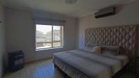 Main Bedroom - 25 square meters of property in Summerset