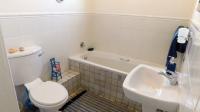 Main Bathroom - 4 square meters of property in Lawrence Rocks