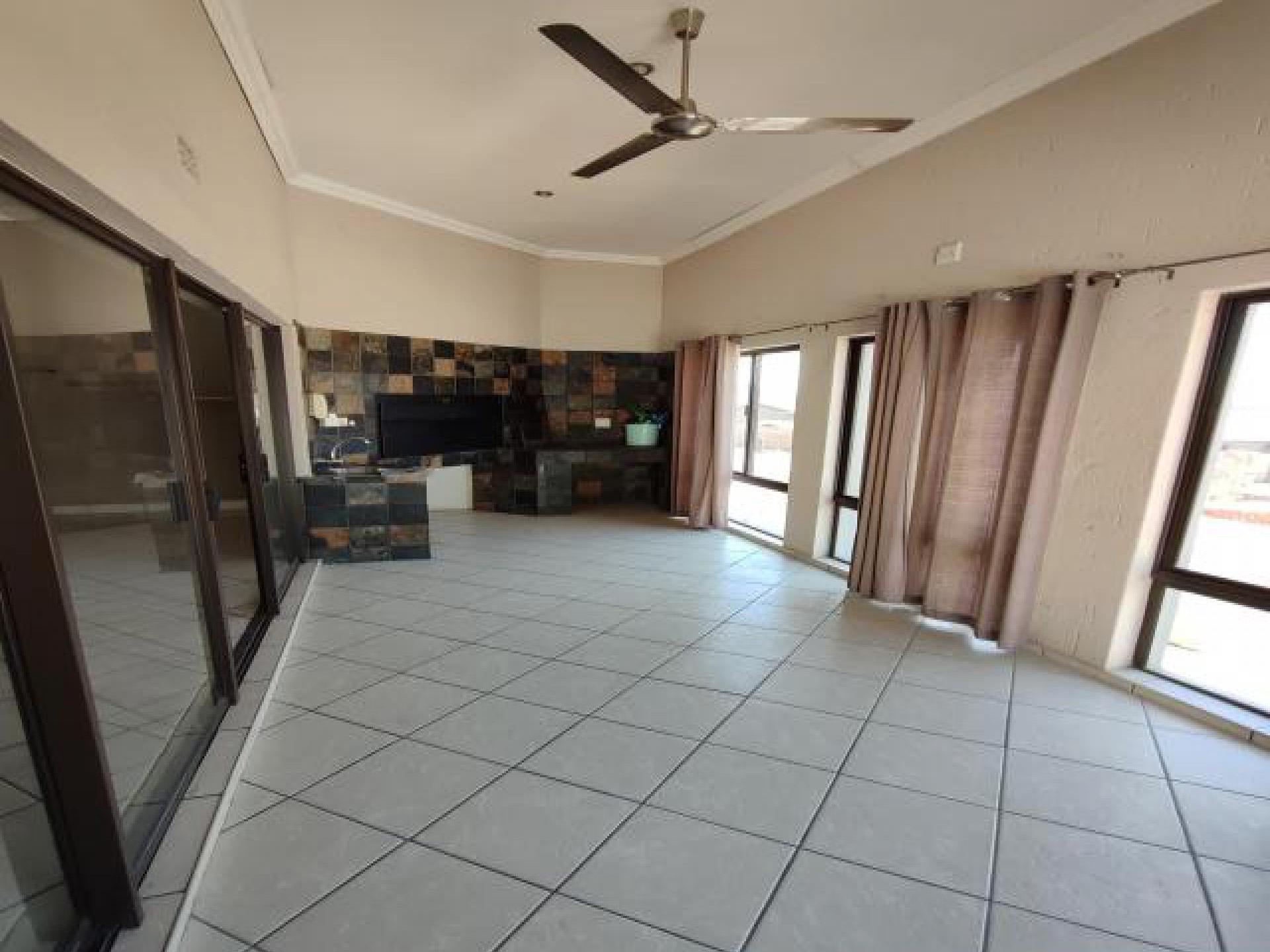 Dining Room of property in Kungwini Country Estate